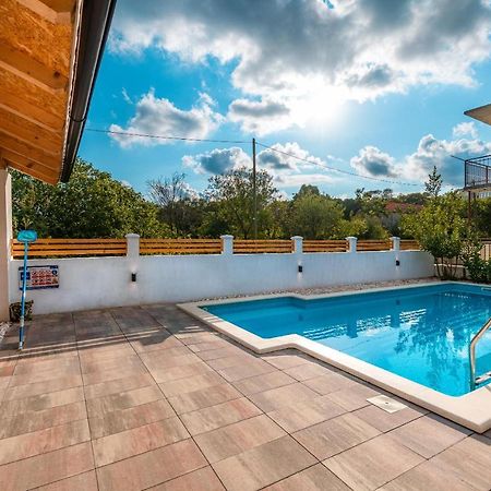 Central Dalmatian Pool&Grill House Gustirna Kültér fotó