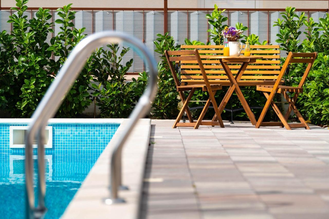 Central Dalmatian Pool&Grill House Gustirna Kültér fotó
