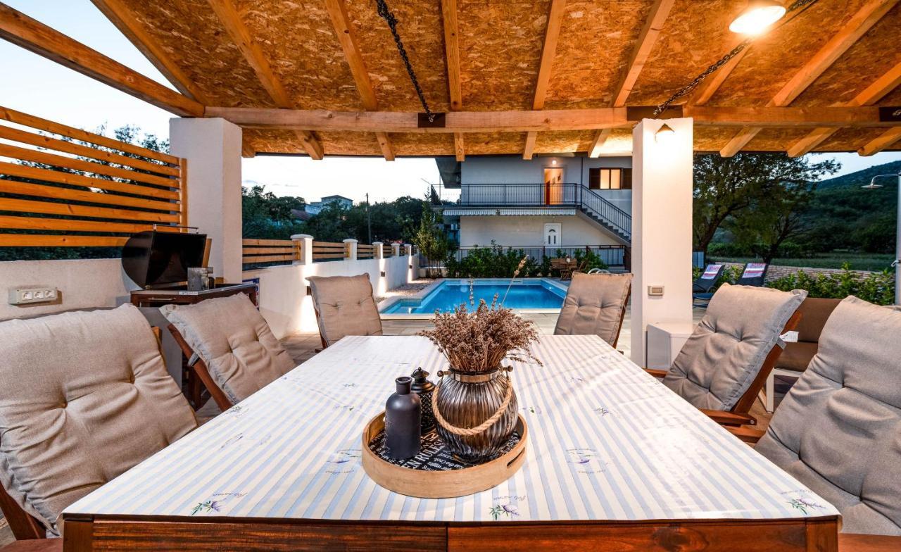 Central Dalmatian Pool&Grill House Gustirna Kültér fotó