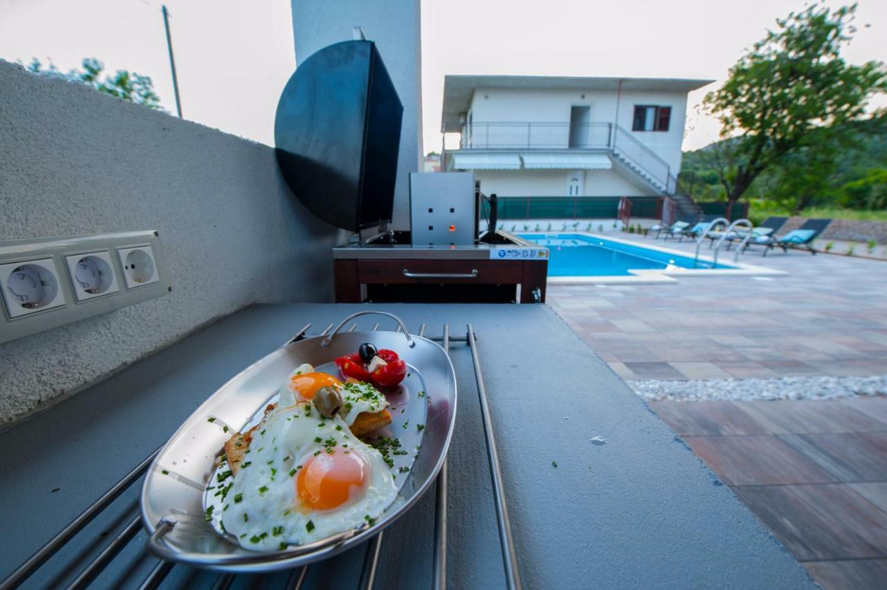 Central Dalmatian Pool&Grill House Gustirna Kültér fotó