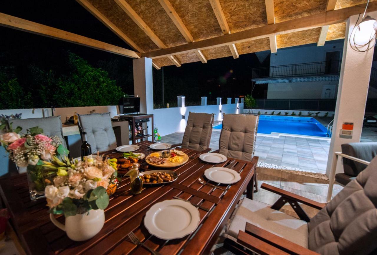 Central Dalmatian Pool&Grill House Gustirna Kültér fotó