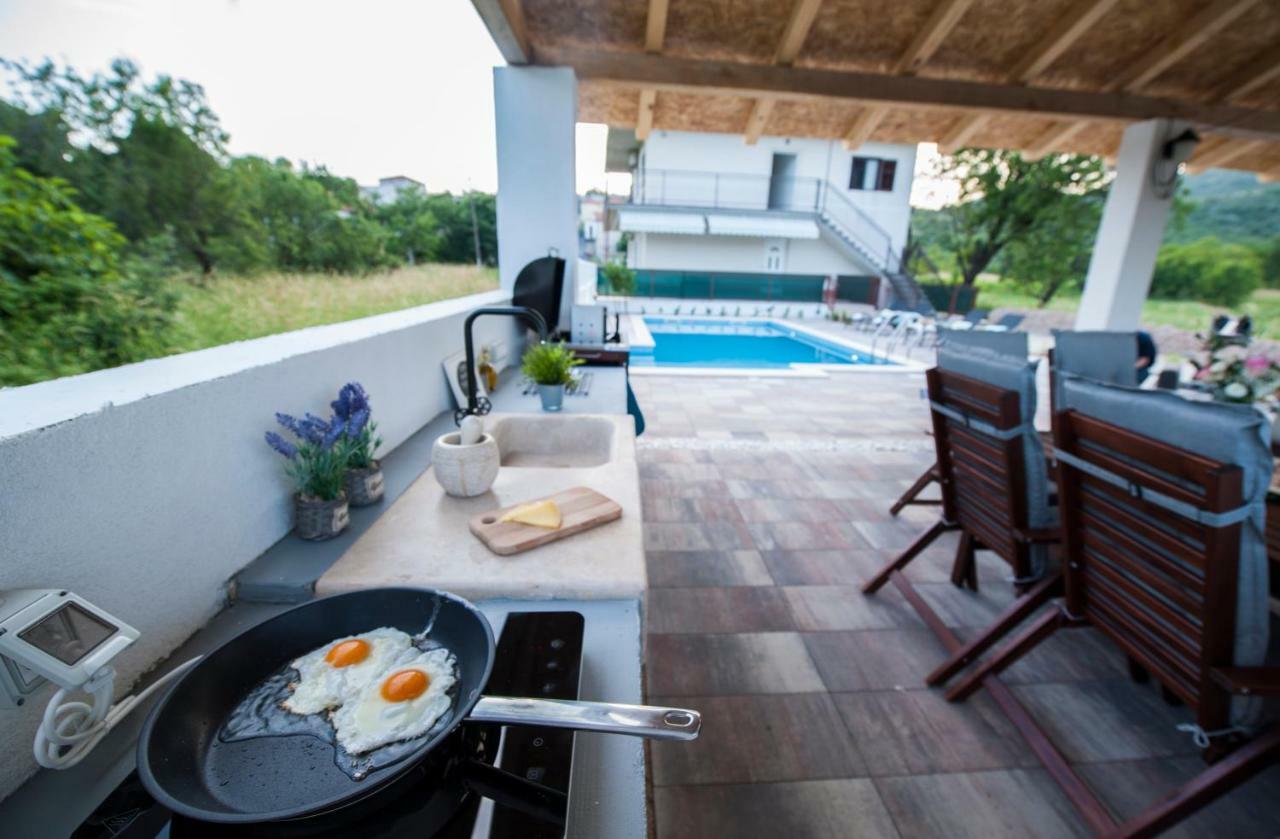 Central Dalmatian Pool&Grill House Gustirna Kültér fotó